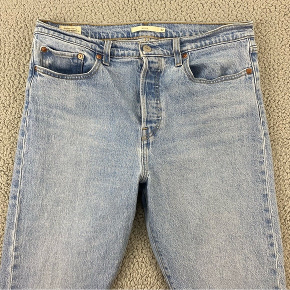 Levi's Premium Women's Wedgie Icon Fit Ankle in Tango Light Jeans  |  Size:  W32 - Picture 3 of 16